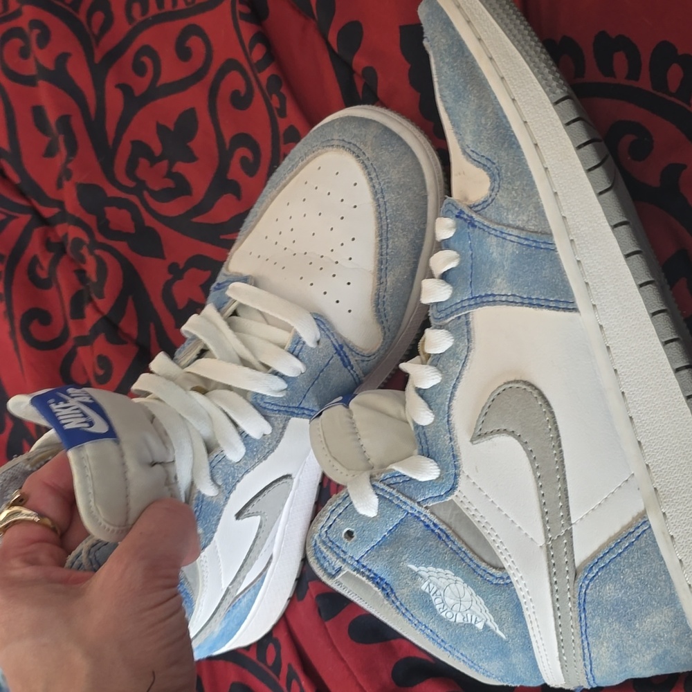 Nike Air Jordan 1 Retro High Hyper Royal (Size 7Y) - Picture 6 of 8